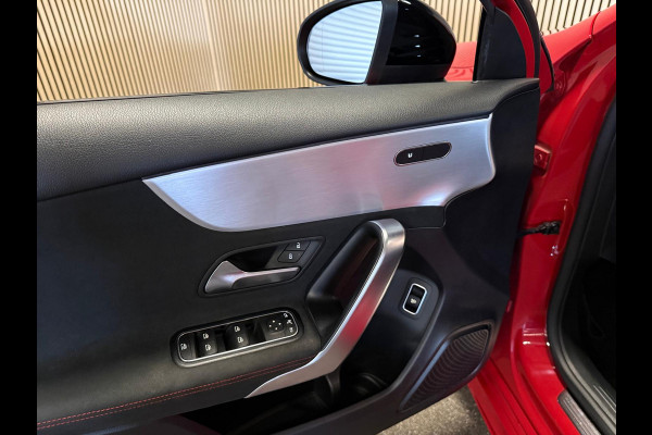 Mercedes-Benz A-Klasse 200 Sedan AMG STYLING-PANORAMA-NIGHT-CAMERA-WIDESCREEN-APPLE CARPLAY