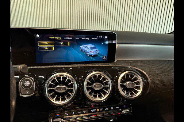 Mercedes-Benz A-Klasse 200 Sedan AMG STYLING-PANORAMA-NIGHT-CAMERA-WIDESCREEN-APPLE CARPLAY