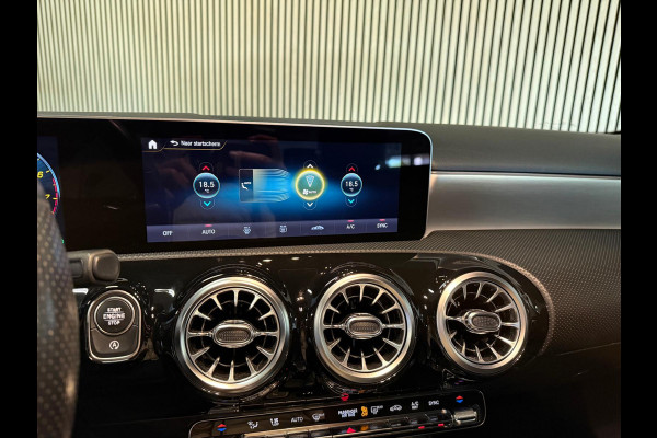 Mercedes-Benz A-Klasse 200 Sedan AMG STYLING-PANORAMA-NIGHT-CAMERA-WIDESCREEN-APPLE CARPLAY