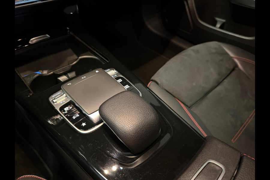 Mercedes-Benz A-Klasse 200 Sedan AMG STYLING-PANORAMA-NIGHT-CAMERA-WIDESCREEN-APPLE CARPLAY