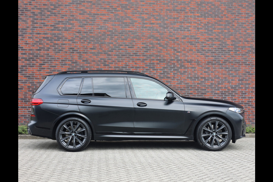 BMW X7 40i xDrive | HUD - Sky Lounge