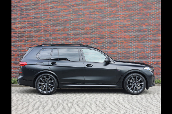 BMW X7 40i xDrive | HUD - Sky Lounge