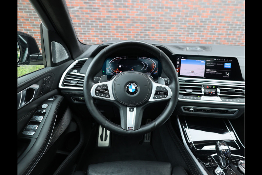 BMW X7 40i xDrive | HUD - Sky Lounge