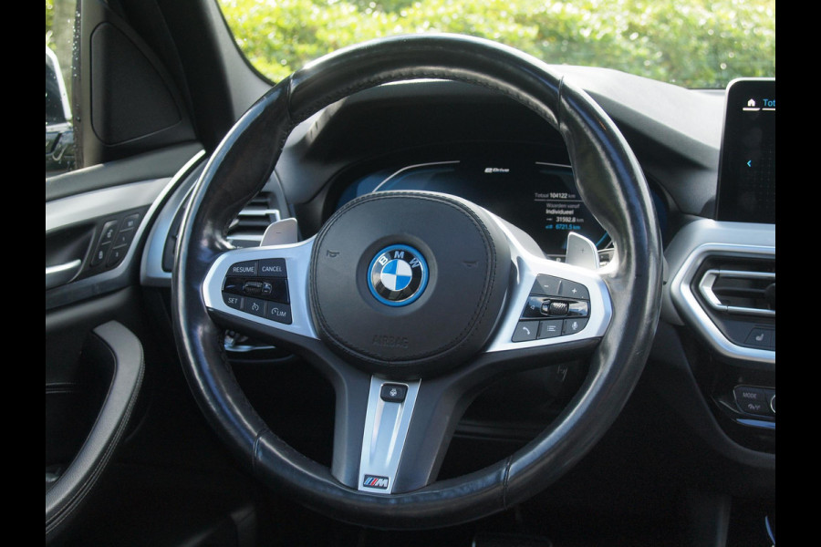 BMW X3 xDrive30e Business Edition Plus | M-Pakket | Panoramadak | Trekhaak | Head-Up Display | 360 Camera | Sfeerverlichting | LED-Laser |