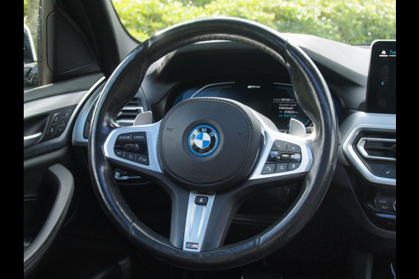 BMW X3 xDrive30e Business Edition Plus | M-Pakket | Panoramadak | Trekhaak | Head-Up Display | 360 Camera | Sfeerverlichting | LED-Laser |