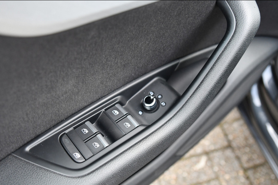 Audi A4 Avant 2.0 TFSI MHEV Design Pro Line Plus, Trekhaak, Virtual, Stoelverw, Cruise!