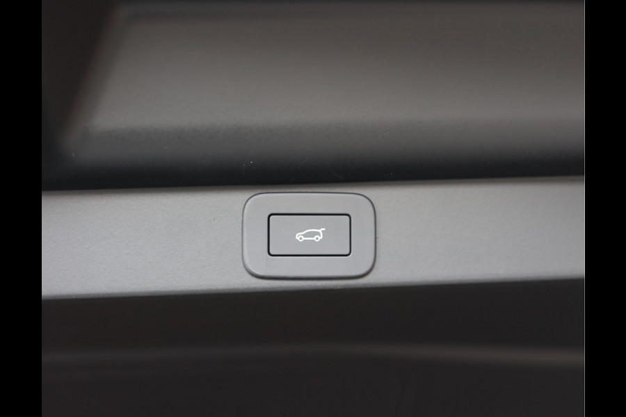 Land Rover Range Rover P550e Autobiography | SVO Bespoke Interior - Meridian Signature