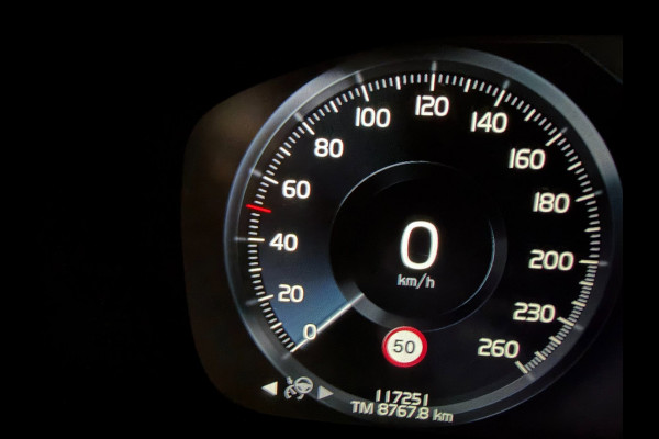 Volvo V60 2.0 T8 Recharge AWD R-Design PANO/MASSAGE+M-LEDER/B&W/360CAM/NAVI/H-UP///