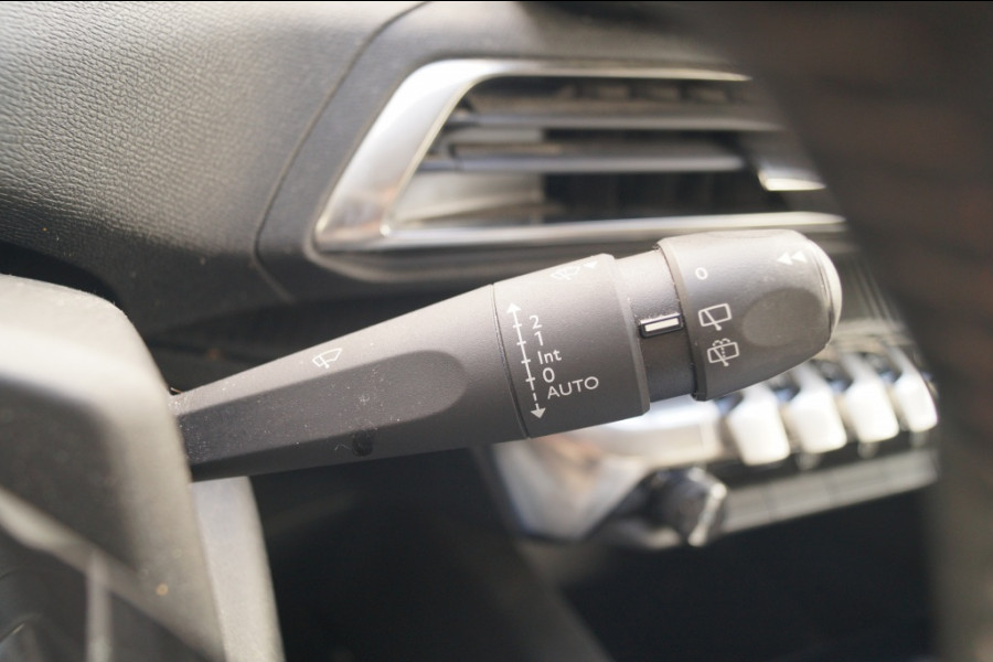 Peugeot 3008 1.2 PureTech 130pk Active Pack Business -NAVI-ECC-PDC-