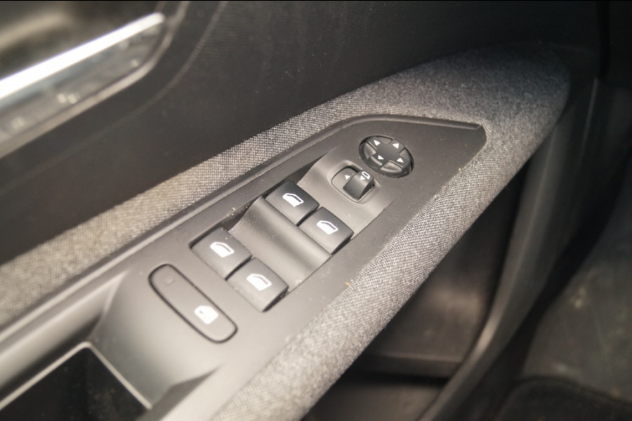 Peugeot 3008 1.2 PureTech 130pk Active Pack Business -NAVI-ECC-PDC-