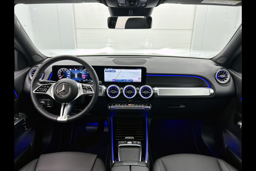 Mercedes-Benz Glb 200 Star Edition LIMITED Panoramadak l Keyless l Trekhaak l Navigatie l Stoelverwarming l Sfeerverlichting l Leder l Achteruitrijcamera Inclusief 24 maanden MB Certified garantie voor Europa.