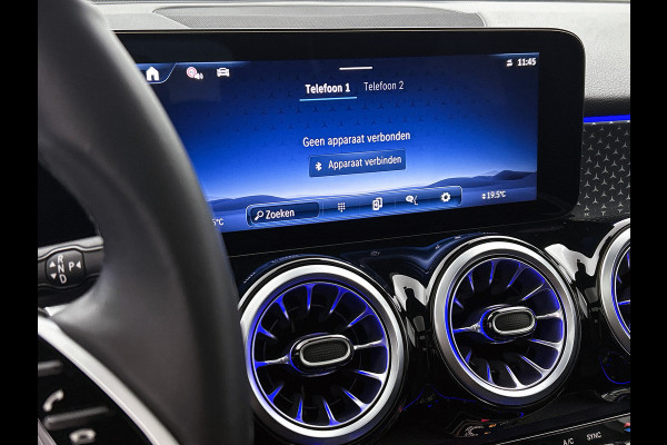 Mercedes-Benz Glb 200 Star Edition LIMITED Panoramadak l Keyless l Trekhaak l Navigatie l Stoelverwarming l Sfeerverlichting l Leder l Achteruitrijcamera Inclusief 24 maanden MB Certified garantie voor Europa.