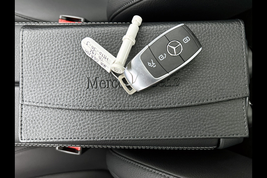 Mercedes-Benz Glb 200 Star Edition LIMITED Panoramadak l Keyless l Trekhaak l Navigatie l Stoelverwarming l Sfeerverlichting l Leder l Achteruitrijcamera Inclusief 24 maanden MB Certified garantie voor Europa.