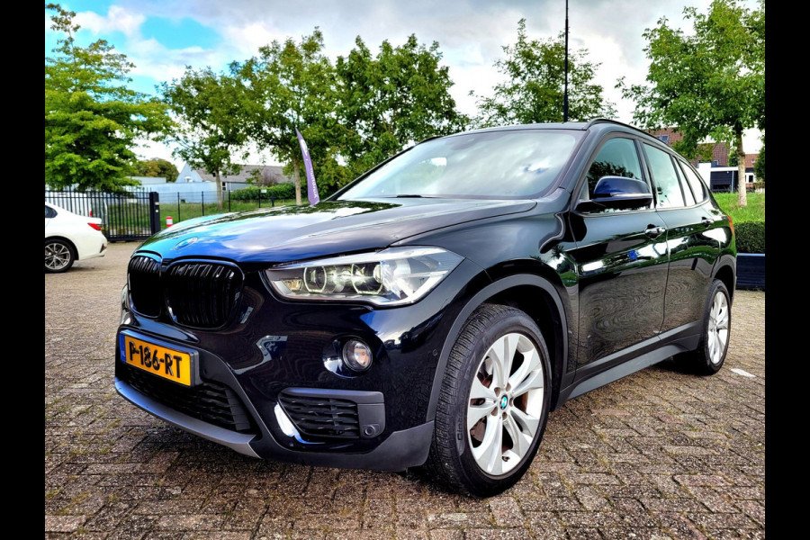BMW X1 SDrive18i Panorama, Camera, All-season (Pirelli), M-grille, 18"