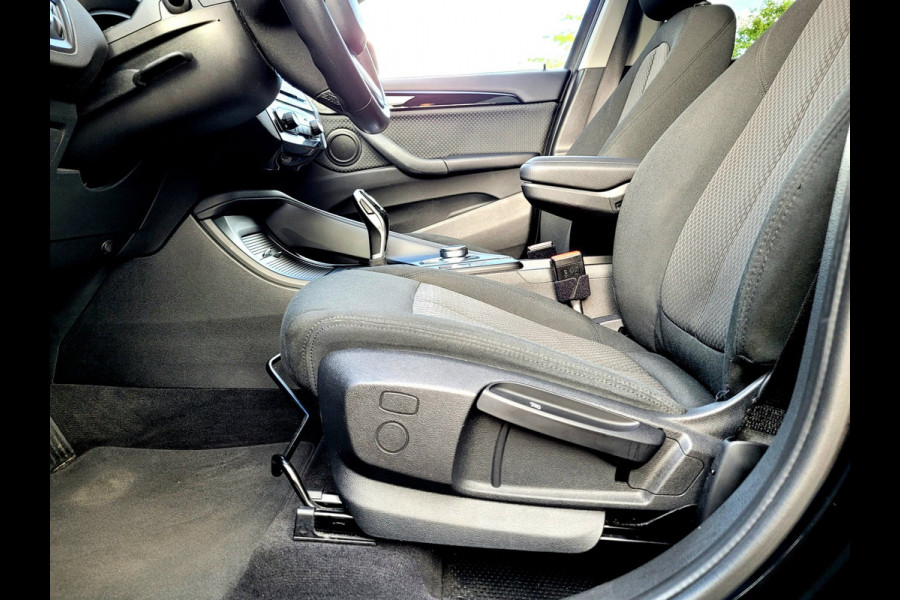 BMW X1 SDrive18i Panorama, Camera, All-season (Pirelli), M-grille, 18"