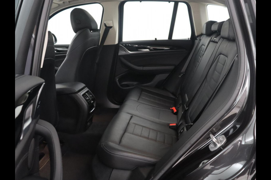 BMW X3 xDrive20i High Executive | Trekhaak | Stoelverwarming | Pano.Dak | Keyless Entry |