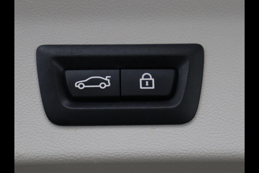 BMW X3 xDrive20i High Executive | Trekhaak | Stoelverwarming | Pano.Dak | Keyless Entry |
