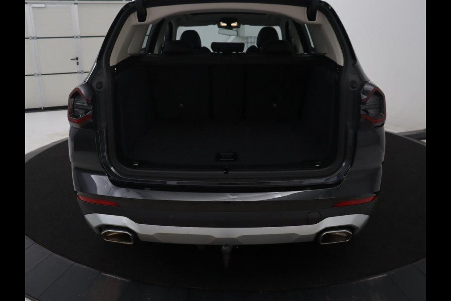 BMW X3 xDrive20i High Executive | Trekhaak | Stoelverwarming | Pano.Dak | Keyless Entry |