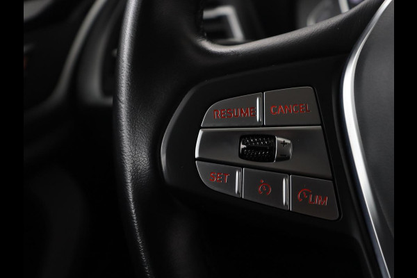 BMW X3 xDrive20i High Executive | Trekhaak | Stoelverwarming | Pano.Dak | Keyless Entry |