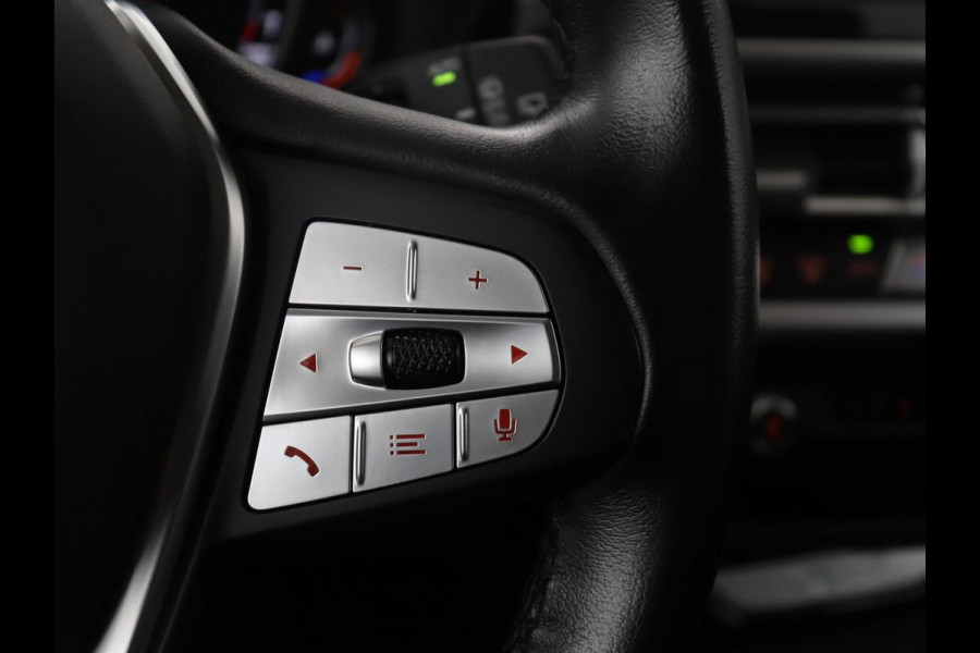 BMW X3 xDrive20i High Executive | Trekhaak | Stoelverwarming | Pano.Dak | Keyless Entry |