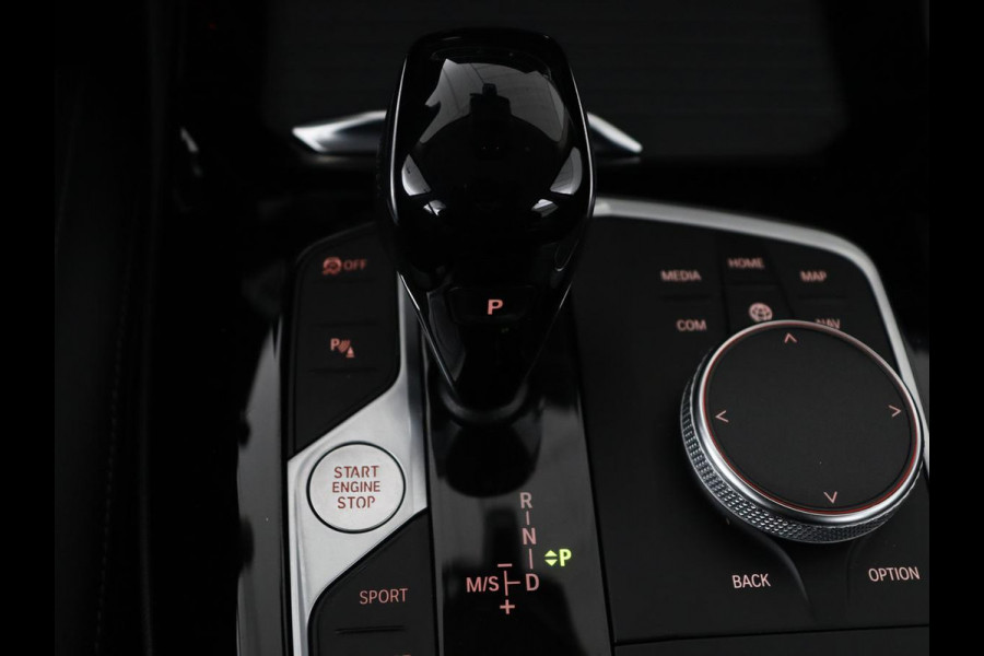 BMW X3 xDrive20i High Executive | Trekhaak | Stoelverwarming | Pano.Dak | Keyless Entry |