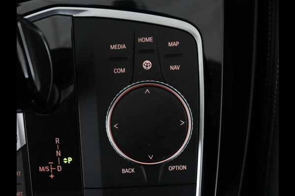 BMW X3 xDrive20i High Executive | Trekhaak | Stoelverwarming | Pano.Dak | Keyless Entry |