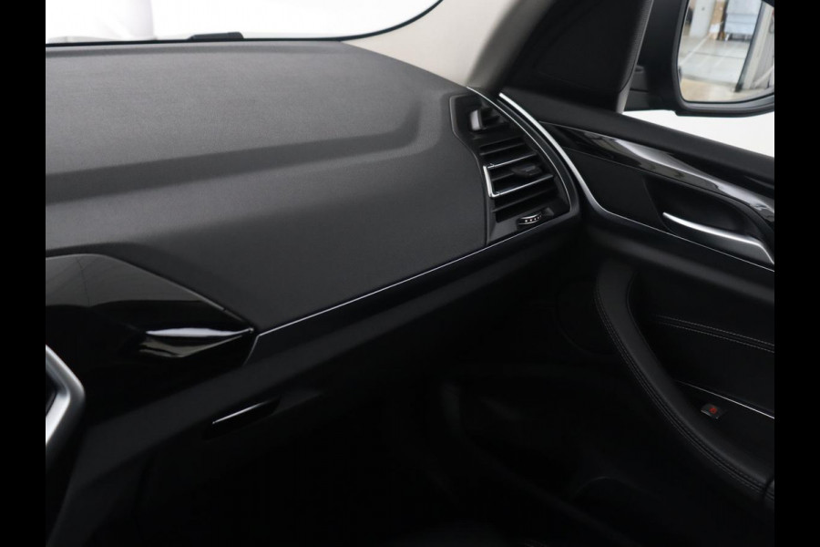BMW X3 xDrive20i High Executive | Trekhaak | Stoelverwarming | Pano.Dak | Keyless Entry |