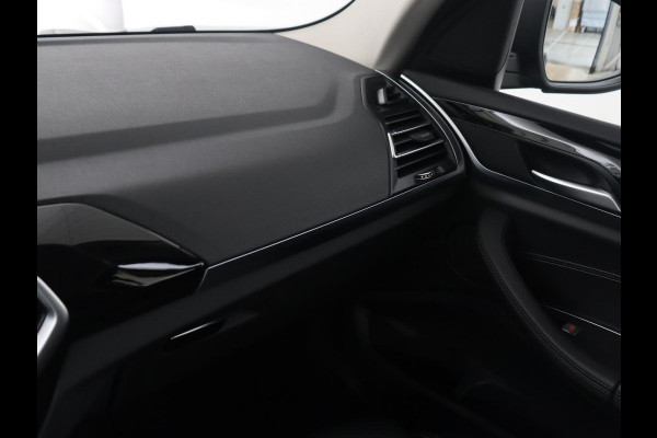 BMW X3 xDrive20i High Executive | Trekhaak | Stoelverwarming | Pano.Dak | Keyless Entry |