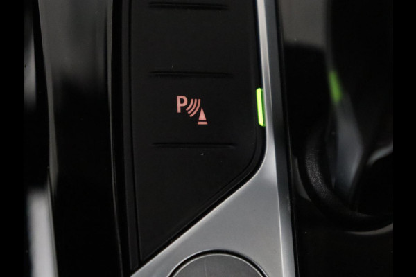 BMW X3 xDrive20i High Executive | Trekhaak | Stoelverwarming | Pano.Dak | Keyless Entry |