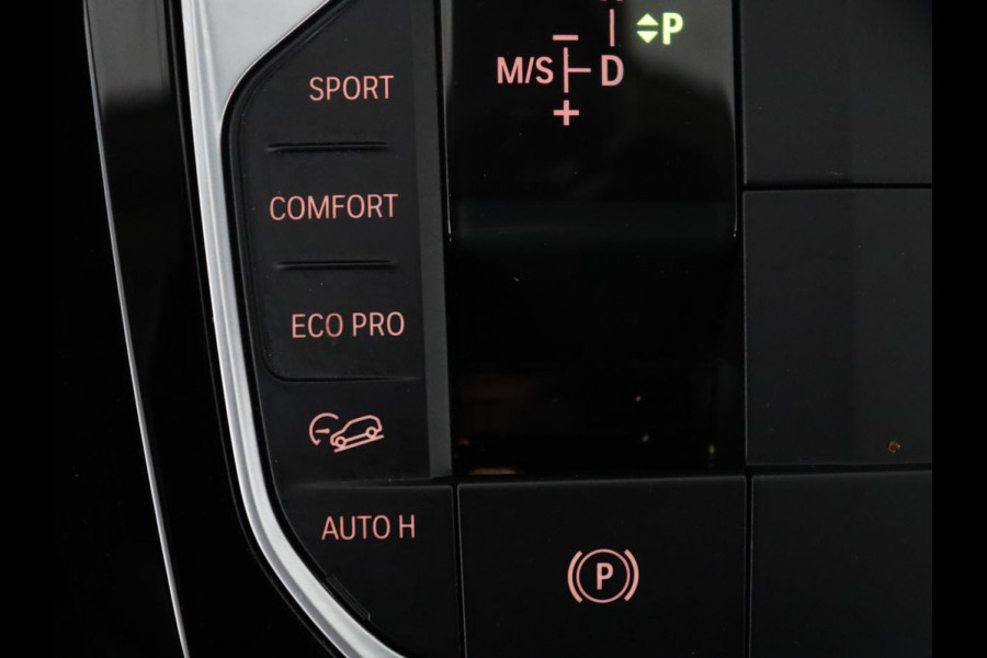 BMW X3 xDrive20i High Executive | Trekhaak | Stoelverwarming | Pano.Dak | Keyless Entry |