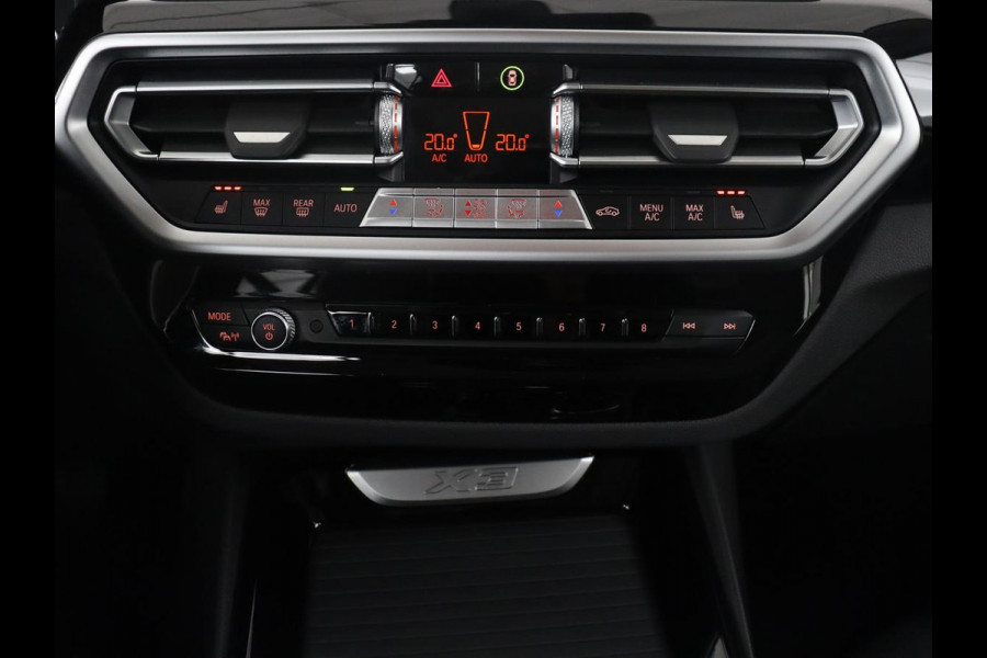 BMW X3 xDrive20i High Executive | Trekhaak | Stoelverwarming | Pano.Dak | Keyless Entry |