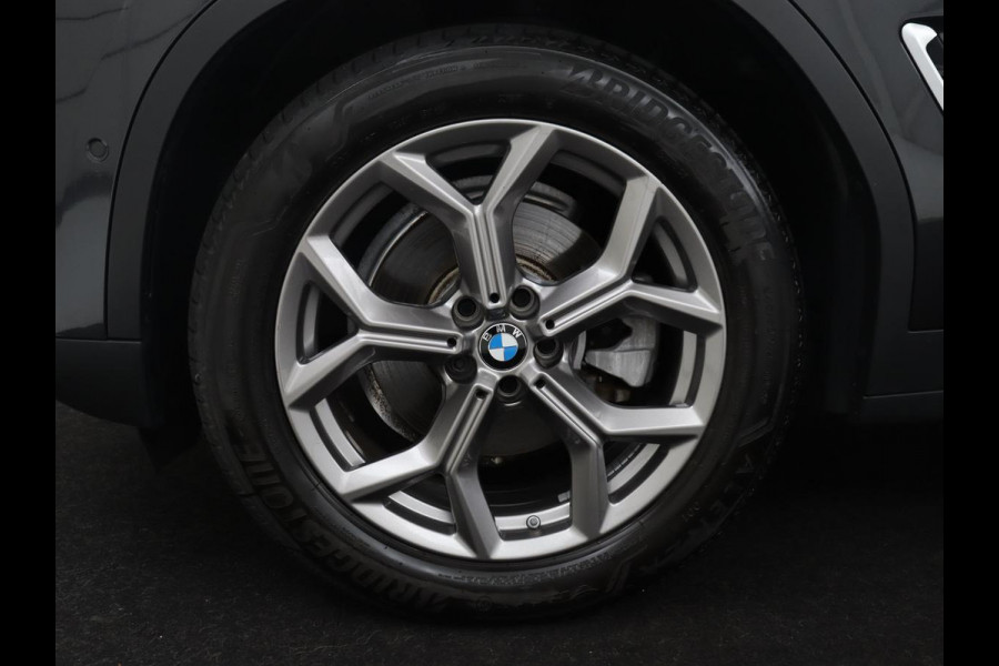 BMW X3 xDrive20i High Executive | Trekhaak | Stoelverwarming | Pano.Dak | Keyless Entry |