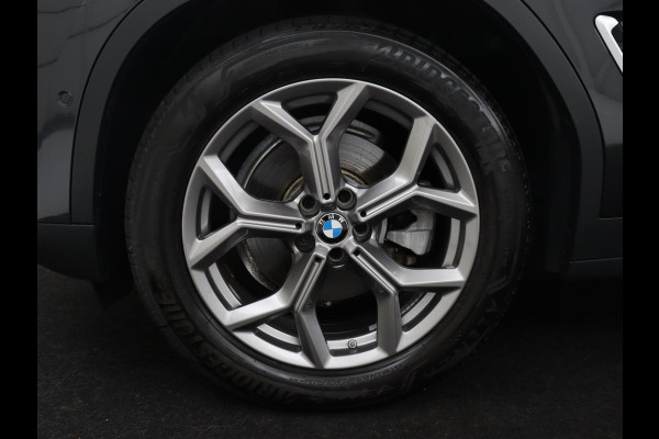 BMW X3 xDrive20i High Executive | Trekhaak | Stoelverwarming | Pano.Dak | Keyless Entry |
