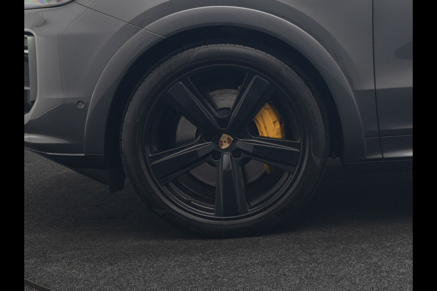 Porsche Cayenne Coupé 3.0 E-Hybrid PHEV | MY 2024 Facelift | SportDesign | Sportuitlaat | Trekhaak Af Fabriek | Panodak | Luchtvering | PDLS+ | Sport Chrono | InnoDrive Adaptive Cruise | Head up | Soft Close | 22"L.M | 360 Camera | Plug In Hybrid |