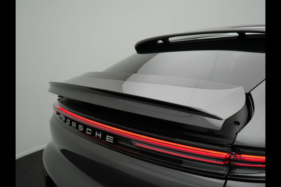 Porsche Cayenne Coupé 3.0 E-Hybrid PHEV | MY 2024 Facelift | SportDesign | Sportuitlaat | Trekhaak Af Fabriek | Panodak | Luchtvering | PDLS+ | Sport Chrono | InnoDrive Adaptive Cruise | Head up | Soft Close | 22"L.M | 360 Camera | Plug In Hybrid |
