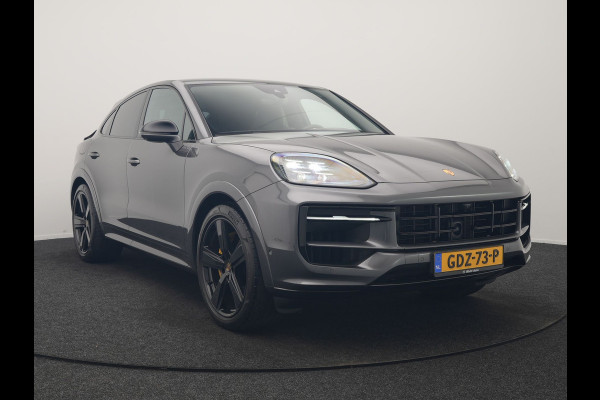 Porsche Cayenne Coupé 3.0 E-Hybrid PHEV | MY 2024 Facelift | SportDesign | Sportuitlaat | Trekhaak Af Fabriek | Panodak | Luchtvering | PDLS+ | Sport Chrono | InnoDrive Adaptive Cruise | Head up | Soft Close | 22"L.M | 360 Camera | Plug In Hybrid |