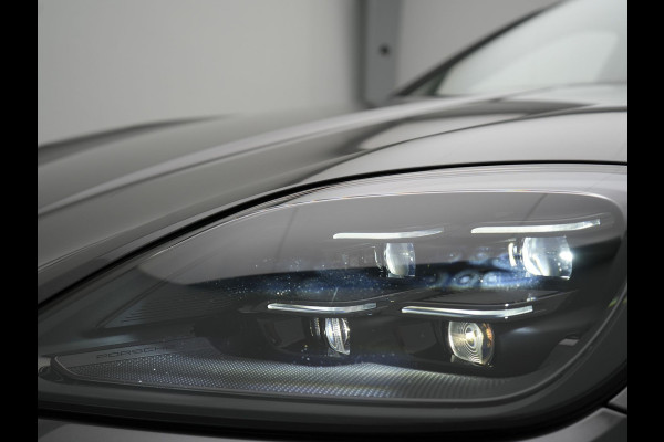 Porsche Cayenne Coupé 3.0 E-Hybrid PHEV | MY 2024 Facelift | SportDesign | Sportuitlaat | Trekhaak Af Fabriek | Panodak | Luchtvering | PDLS+ | Sport Chrono | InnoDrive Adaptive Cruise | Head up | Soft Close | 22"L.M | 360 Camera | Plug In Hybrid |