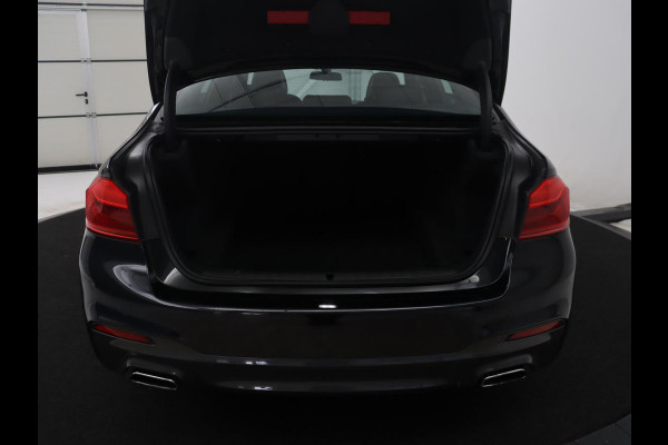 BMW 5 Serie 530i xDrive High Executive | M Sport | LED | Stoelverwarming | Schuif/-kanteldak | Stoelventilatie | 360 Camera | Harman Kardon Sound |