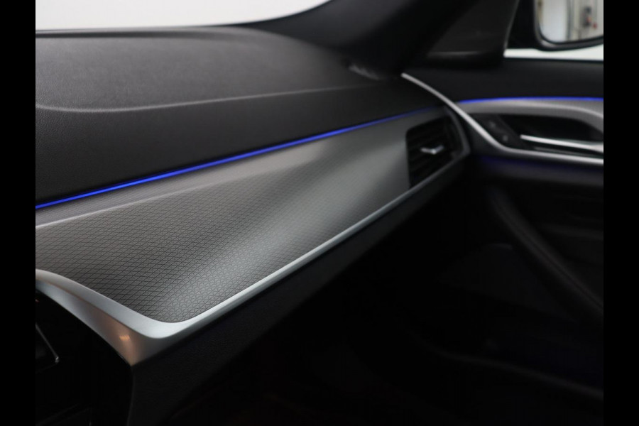 BMW 5 Serie 530i xDrive High Executive | M Sport | LED | Stoelverwarming | Schuif/-kanteldak | Stoelventilatie | 360 Camera | Harman Kardon Sound |