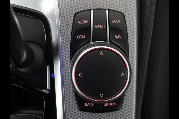 BMW 5 Serie 530i xDrive High Executive | M Sport | LED | Stoelverwarming | Schuif/-kanteldak | Stoelventilatie | 360 Camera | Harman Kardon Sound |
