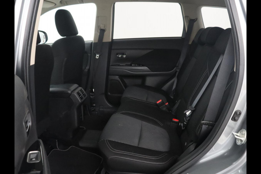 Mitsubishi Outlander 2.4 PHEV Pure | SOH 71% | Camera | Stoelverwarming | Trekhaak |