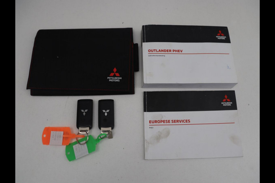 Mitsubishi Outlander 2.4 PHEV Pure | SOH 71% | Camera | Stoelverwarming | Trekhaak |