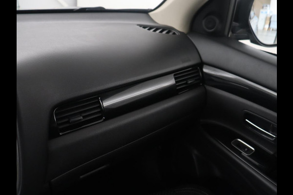 Mitsubishi Outlander 2.4 PHEV Pure | SOH 71% | Camera | Stoelverwarming | Trekhaak |