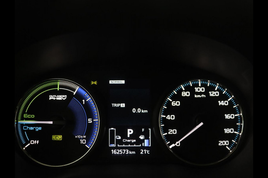 Mitsubishi Outlander 2.4 PHEV Pure | SOH 71% | Camera | Stoelverwarming | Trekhaak |