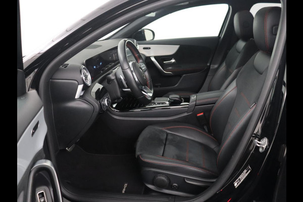 Mercedes-Benz A-Klasse 200 Business Solution AMG | Pano.Dak | Camera | Navigatie | Apple Carplay | LED