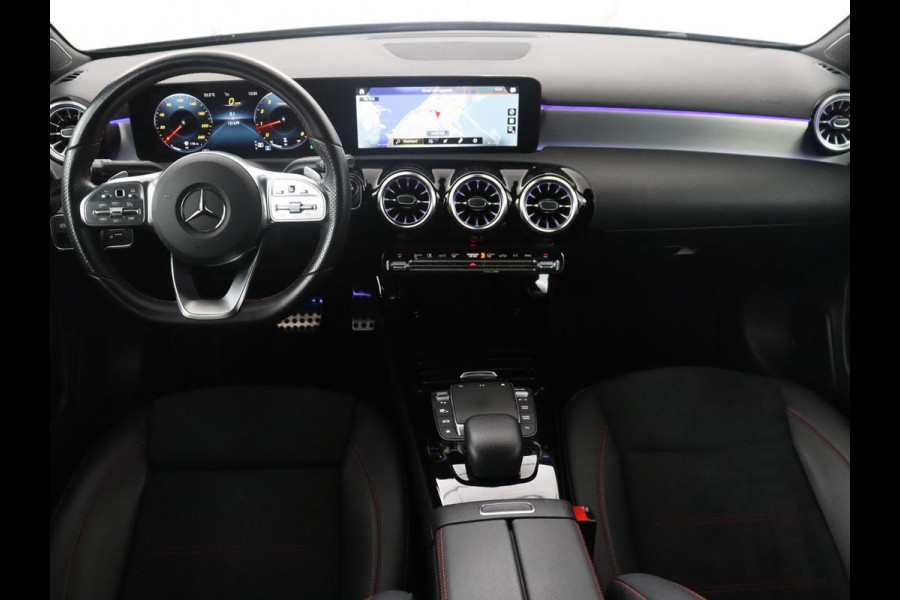 Mercedes-Benz A-Klasse 200 Business Solution AMG | Pano.Dak | Camera | Navigatie | Apple Carplay | LED