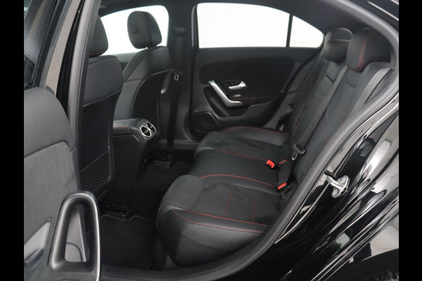 Mercedes-Benz A-Klasse 200 Business Solution AMG | Pano.Dak | Camera | Navigatie | Apple Carplay | LED