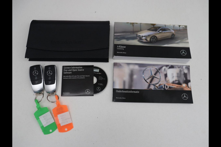 Mercedes-Benz A-Klasse 200 Business Solution AMG | Pano.Dak | Camera | Navigatie | Apple Carplay | LED