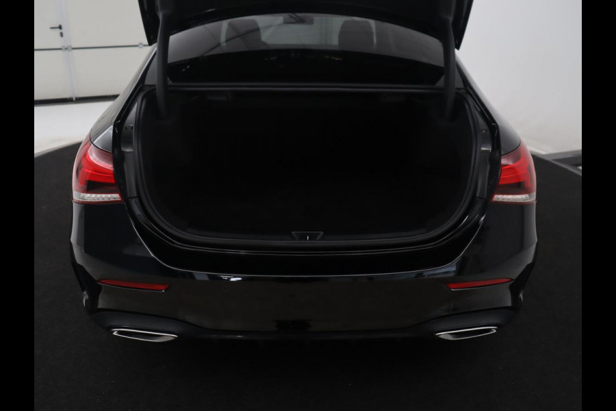Mercedes-Benz A-Klasse 200 Business Solution AMG | Pano.Dak | Camera | Navigatie | Apple Carplay | LED