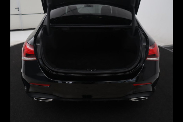 Mercedes-Benz A-Klasse 200 Business Solution AMG | Pano.Dak | Camera | Navigatie | Apple Carplay | LED
